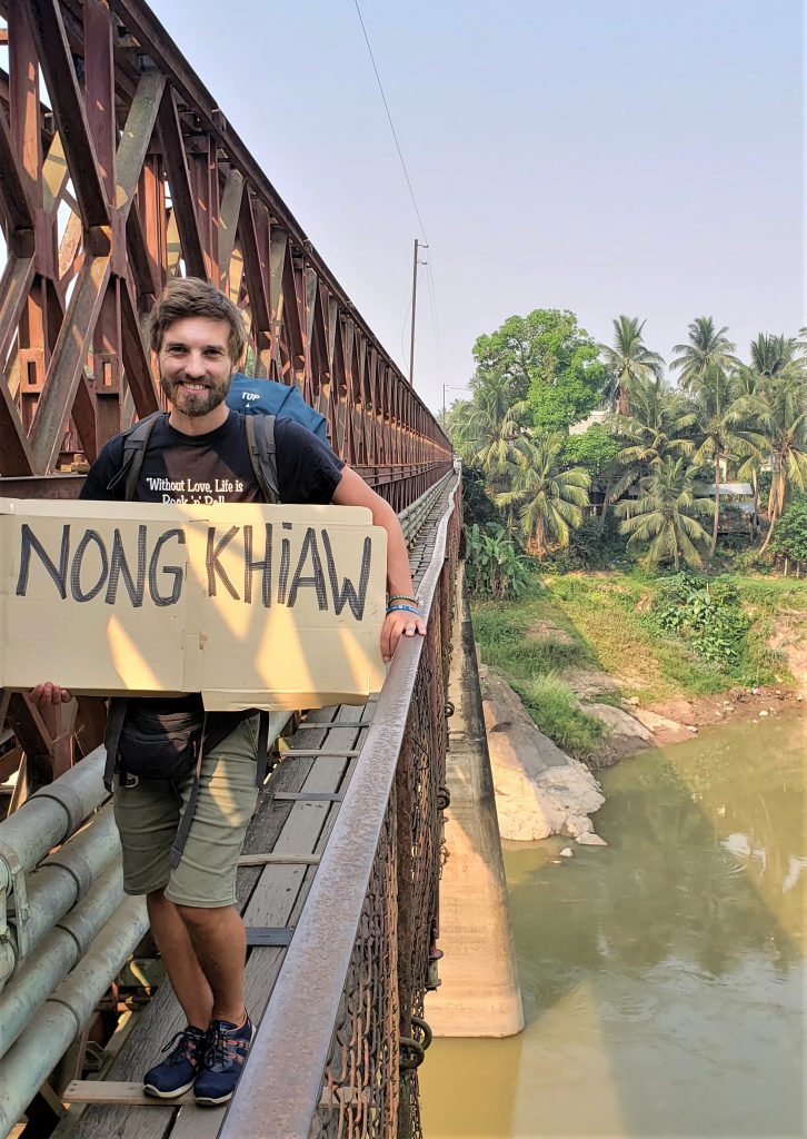 Au Laos, en chemin pour lever le pouce (avril 2019)..